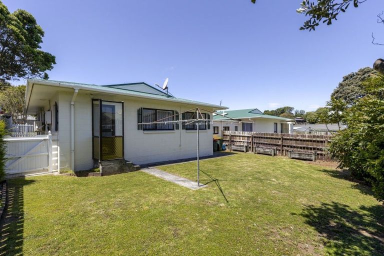 Photo of property in 2/5a Tahurangi Place, Spotswood, New Plymouth, 4310