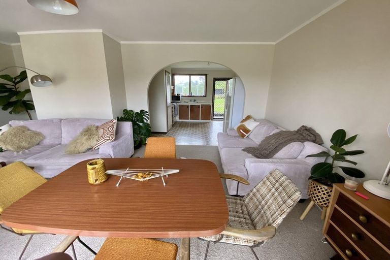 Photo of property in 2/558 Swanson Road, Ranui, Auckland, 0612