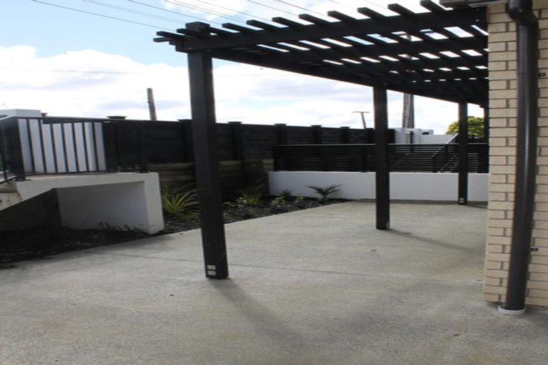 Photo of property in 2/31 Verbena Road, Birkdale, Auckland, 0626
