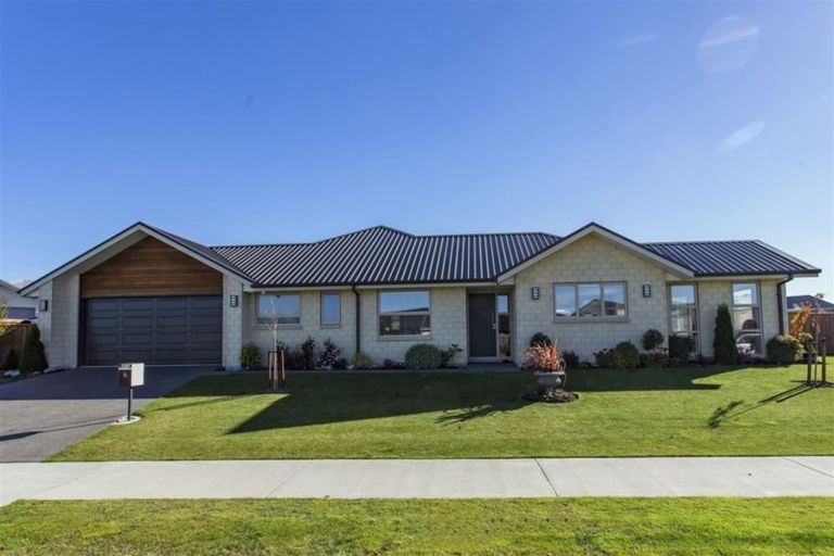 Photo of property in 16 Watkins Drive, Rangiora, 7400