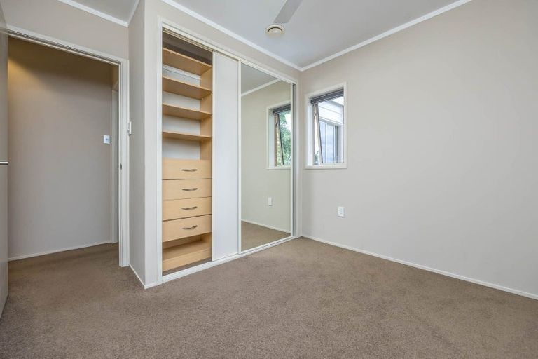 Photo of property in 9a Pendene Place, Forrest Hill, Auckland, 0620