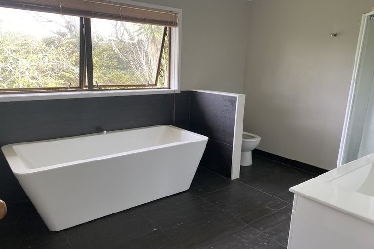 Photo of property in 121 Chamberlain Road, Massey, Auckland, 0614