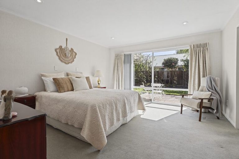 Photo of property in 4 Wardour Mews, Avonhead, Christchurch, 8042