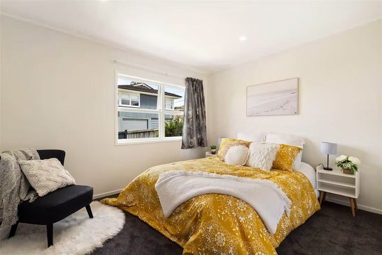 Photo of property in 2/47 Hogans Road, Glenfield, Auckland, 0629