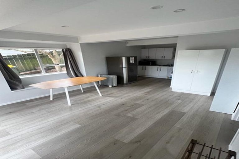 Photo of property in 26 Staincross Street, Green Bay, Auckland, 0604