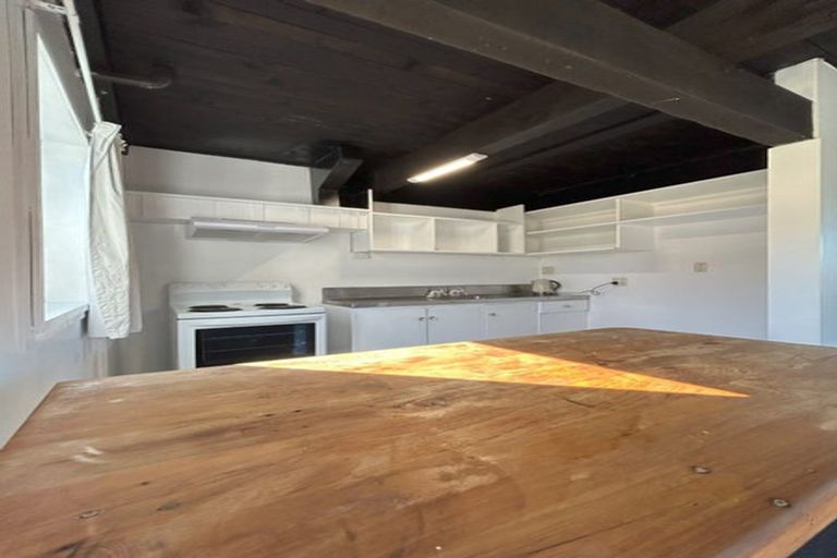 Photo of property in 112 Akaroa Drive, Maupuia, Wellington, 6022