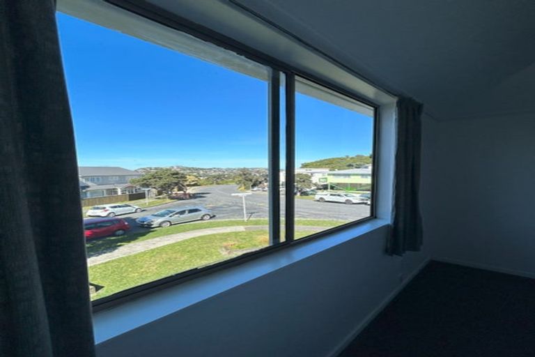 Photo of property in 112 Akaroa Drive, Maupuia, Wellington, 6022