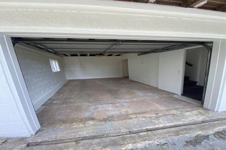 Photo of property in 2/38 Holland Road, Hillcrest, Auckland, 0627