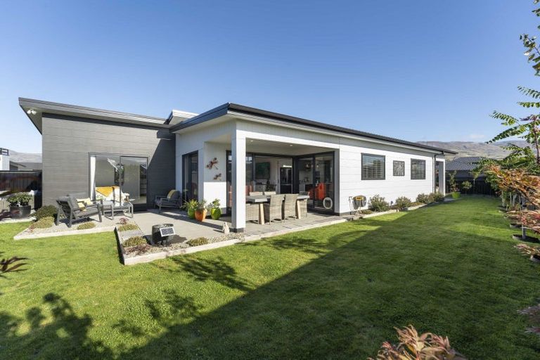 Photo of property in 1 Fraer Street, Cromwell, 9310