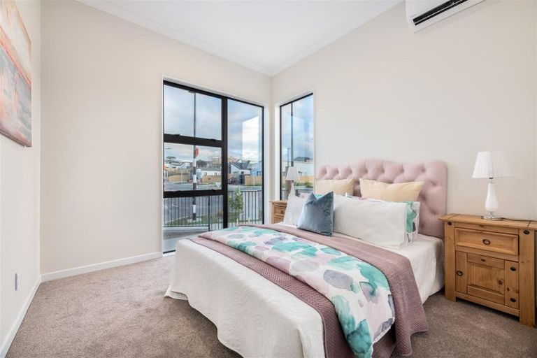 Photo of property in 16 Taiororua Avenue, Massey, Auckland, 0614