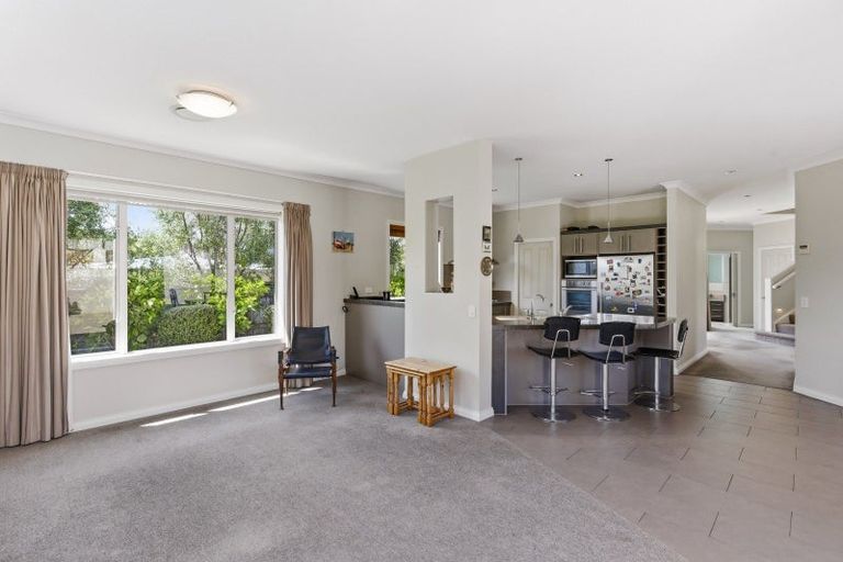 Photo of property in 10 Metzenthin Close, Raumati South, Paraparaumu, 5032