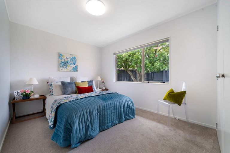 Photo of property in 5 Retreat Drive, Mangere, Auckland, 2022