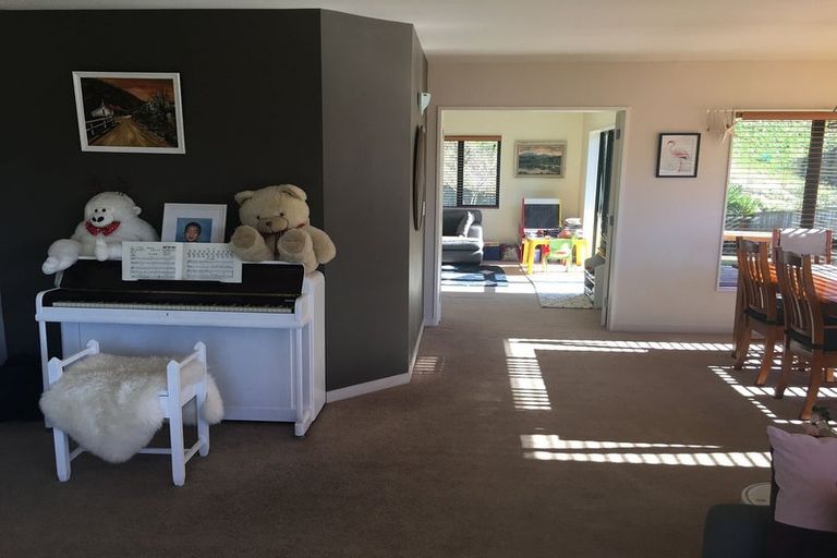 Photo of property in 8 Winsley Terrace, Churton Park, Wellington, 6037