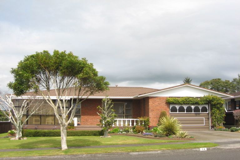 Photo of property in 14 Poplar Grove, Whalers Gate, New Plymouth, 4310
