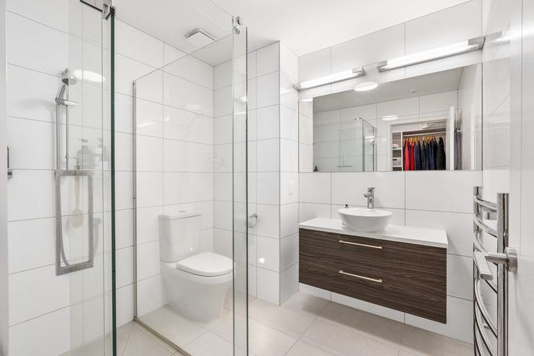 Photo of property in 1 Ocean View Terrace, Orewa, 0931