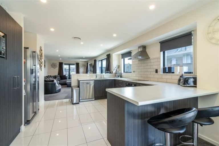 Photo of property in 165 Queenspark Drive, Parklands, Christchurch, 8083