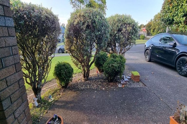 Photo of property in 6 Headcorn Place, Botany Downs, Auckland, 2010