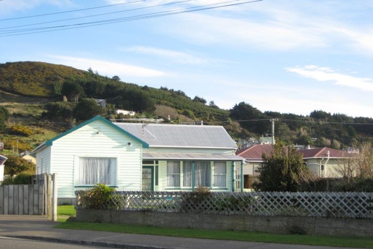 Photo of property in 200 Marine Parade, Bluff, 9814