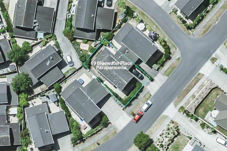 Photo of property in 19 Bluewater Place, Paraparaumu, 5032