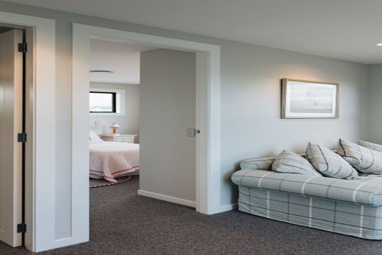 Photo of property in 14 Rotorua Grove, Aotea, Porirua, 5024