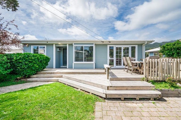 Photo of property in 9 Clarkes Crescent, Paekakariki, 5034