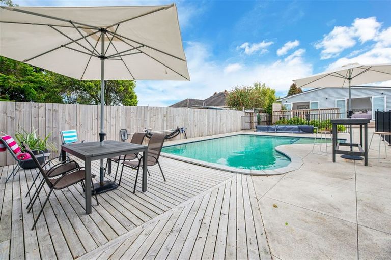 Photo of property in 25 Tiroroa Avenue, Te Atatu South, Auckland, 0610