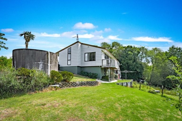 Photo of property in 90 Upper Orewa Road, Wainui, Silverdale, 0992