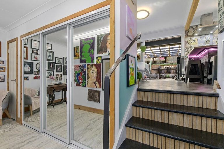 Photo of property in 27 Edelweiss Grove, Timberlea, Upper Hutt, 5018