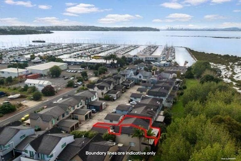 Photo of property in 9h Clearwater Cove, West Harbour, Auckland, 0618