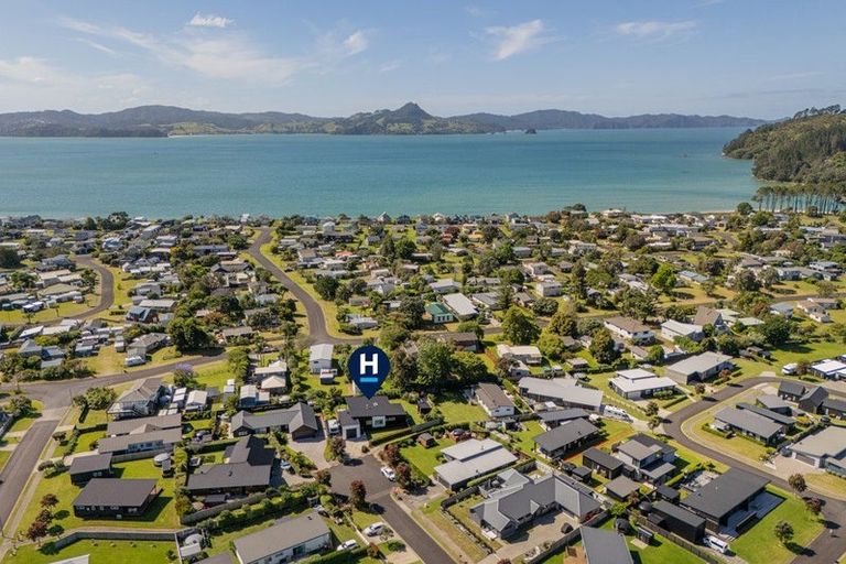 Photo of property in 10 Voyager Place, Cooks Beach, Whitianga, 3591