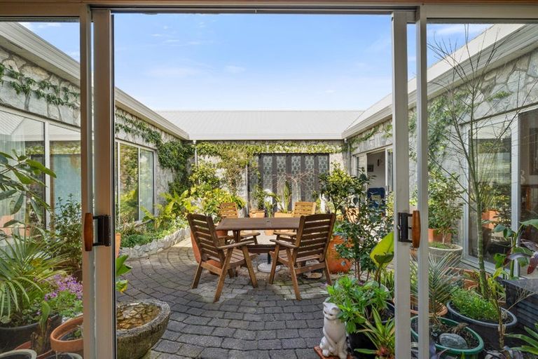 Photo of property in 166 Heta Road, Highlands Park, New Plymouth, 4312