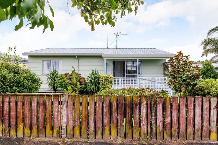 Photo of property in 2 Sunnyside Road, Nawton, Hamilton, 3200