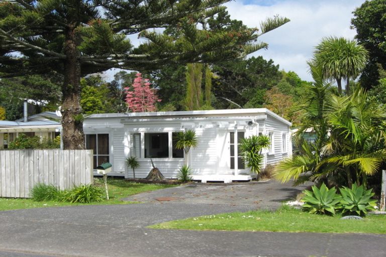 Photo of property in 35 The Terrace, Herald Island, Auckland, 0618