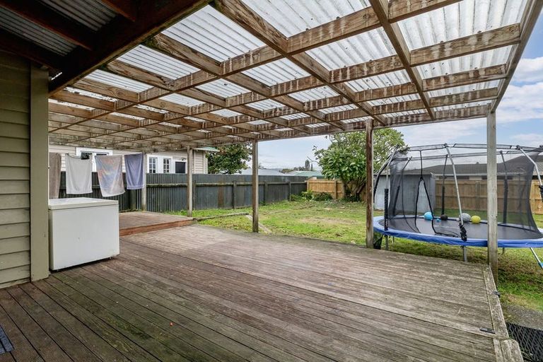 Photo of property in 6 Napier Road, Terrace End, Palmerston North, 4410