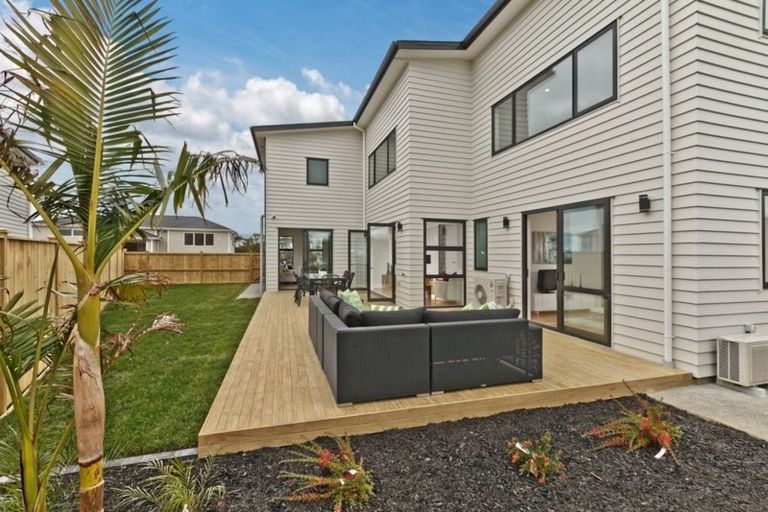 Photo of property in 18 Spyglass Street, Red Beach, 0932