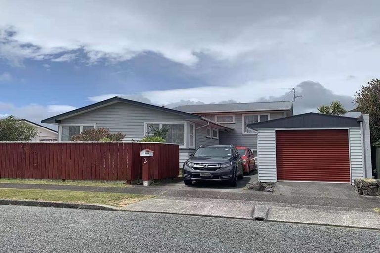 Photo of property in 3 Maple Grove, Maungaraki, Lower Hutt, 5010