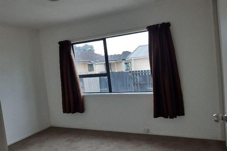 Photo of property in 2/7 Barbados Drive, Unsworth Heights, Auckland, 0632