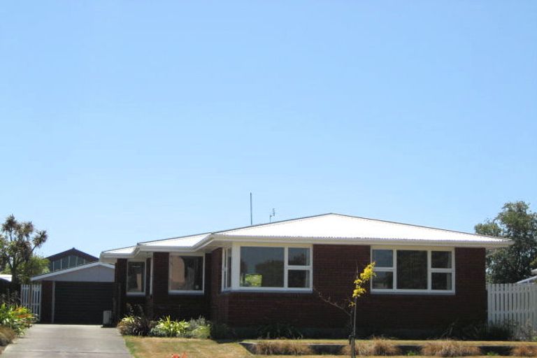 Photo of property in 87 Bickerton Street, Wainoni, Christchurch, 8061