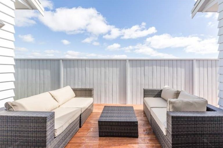 Photo of property in 3 Tuangi Street, Long Bay, Auckland, 0630