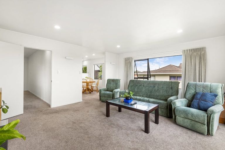 Photo of property in 3 Trevone Place, Forrest Hill, Auckland, 0620