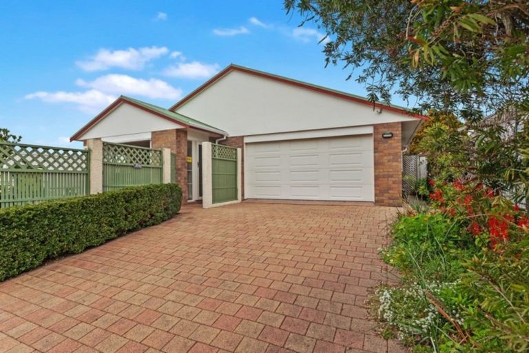 Photo of property in 21 The Glebe, Coastlands, Whakatane, 3120