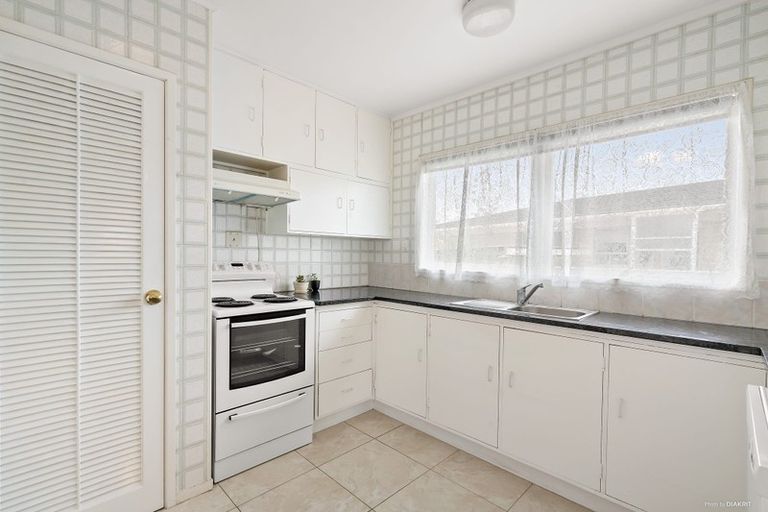 Photo of property in 49 Tupaki Place, Pakuranga Heights, Auckland, 2010