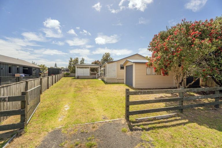 Photo of property in 104 Sands Crescent, Matarangi, Whitianga, 3592