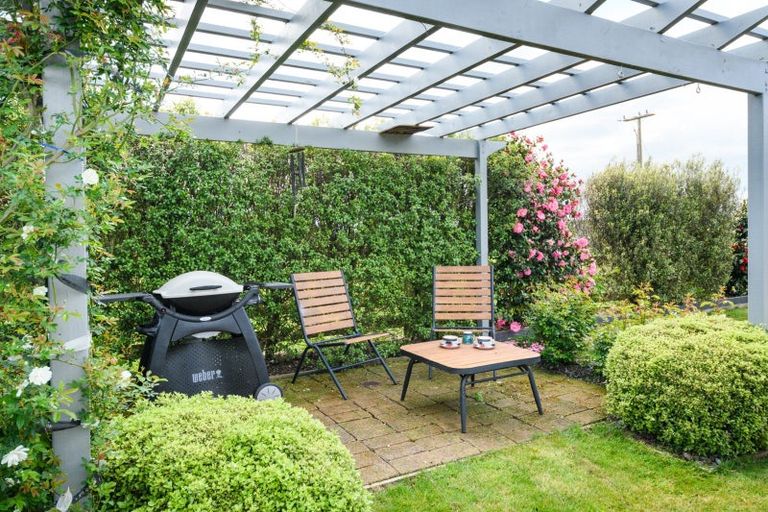 Photo of property in 31 Briarwood Road, Kelvin Grove, Palmerston North, 4470