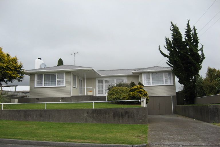 Photo of property in 12 Donnelly Street, Oakura, 4314