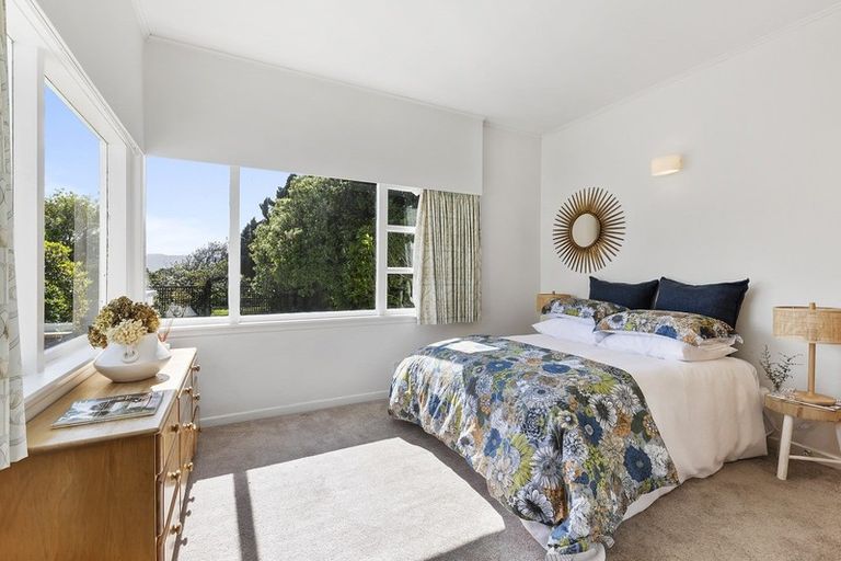 Photo of property in 25 Tai Paku Paku Road, Karaka Bays, Wellington, 6022