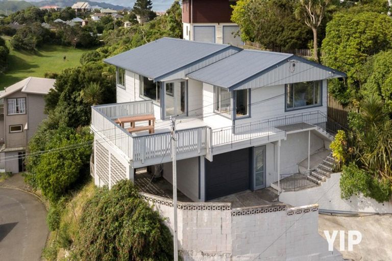 Photo of property in 5 Hallewell Crescent, Johnsonville, Wellington, 6037