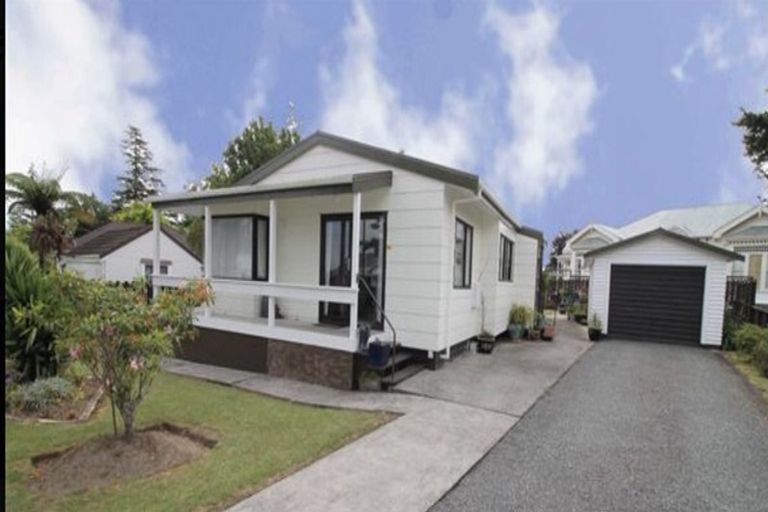Photo of property in 8 Russell Avenue, Te Aroha, 3320