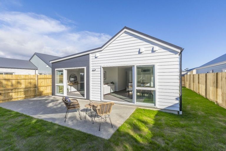 Photo of property in 20 Koru Loop, Paraparaumu, 5032