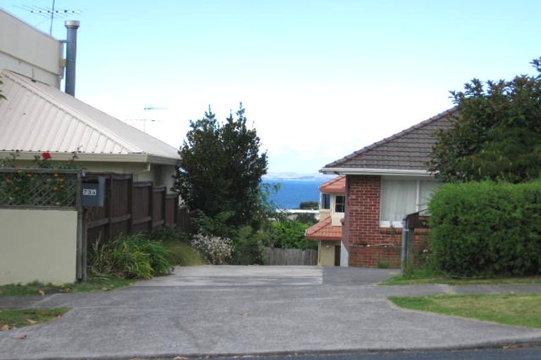Photo of property in 2/71 Deep Creek Road, Waiake, Auckland, 0630